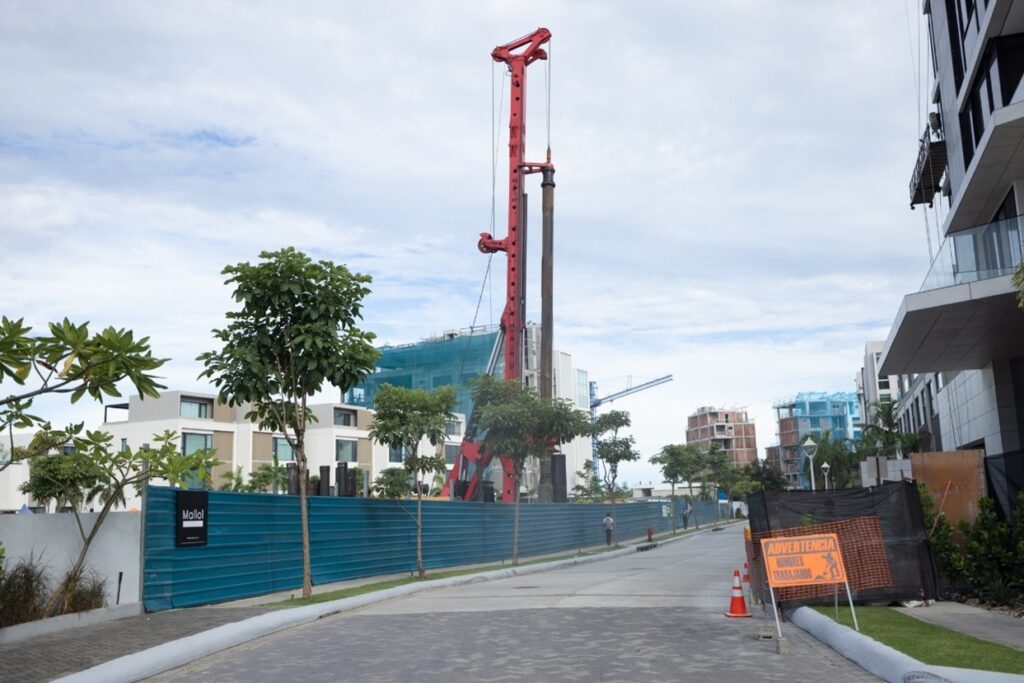 road leading to the Ocean Club Residences lot in Ocean Reef