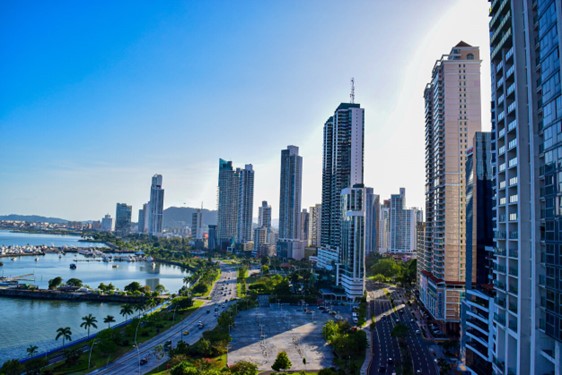 image of high rise buildings and coastline along Panama City's Avenida Balboa