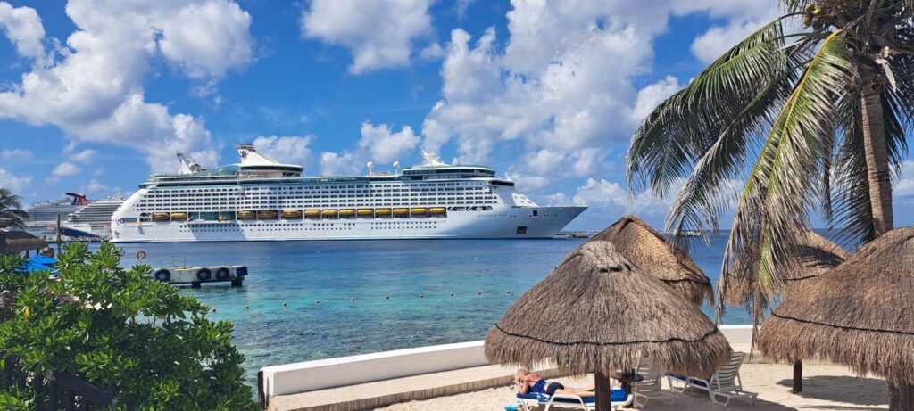 cruise ships on the Caribbean waters of Cozumel